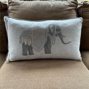 Last chance - Elephant Tapestry Throw Pillow